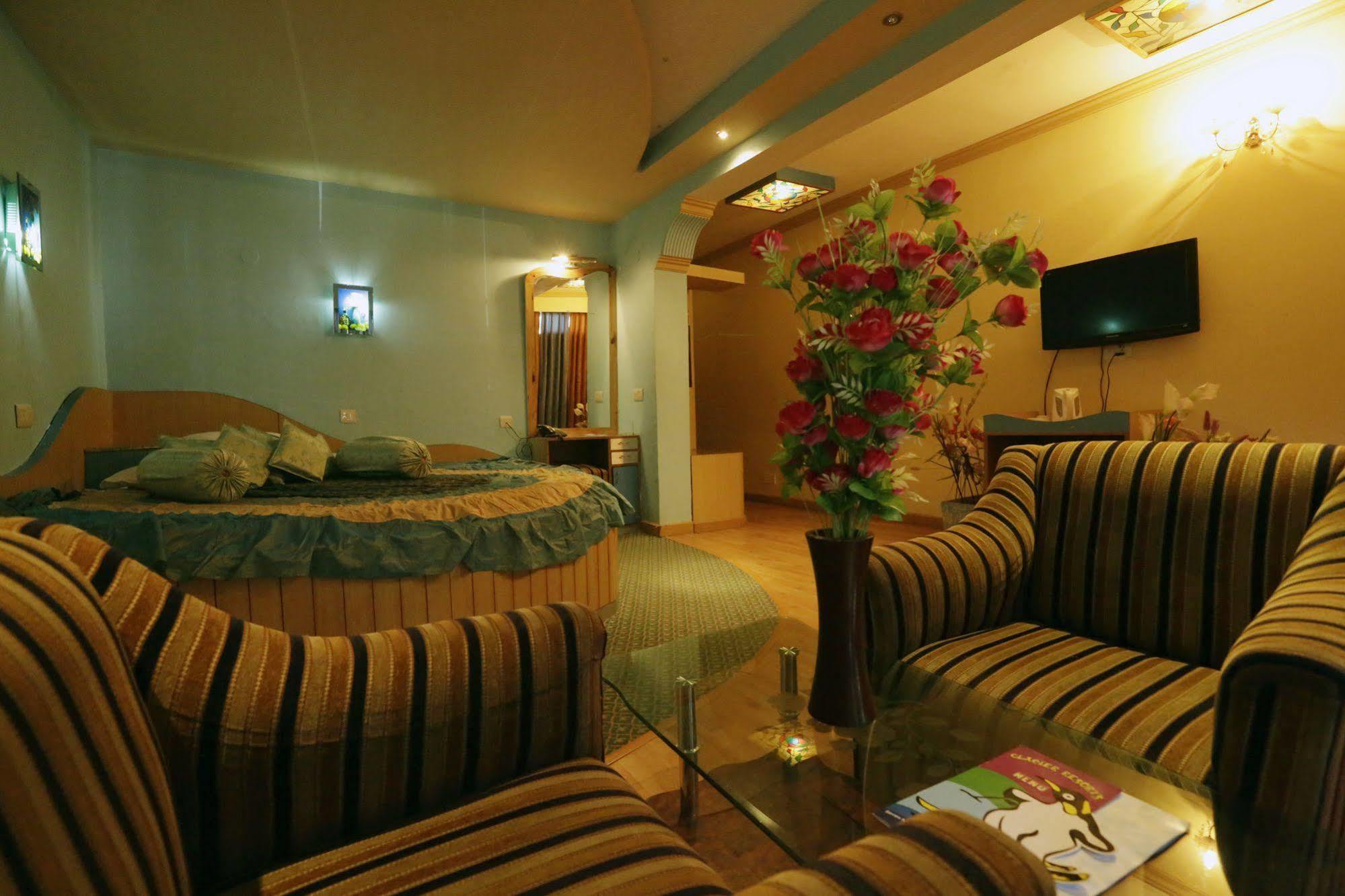 מנאלי Hotel Glacier Resort מראה חיצוני תמונה